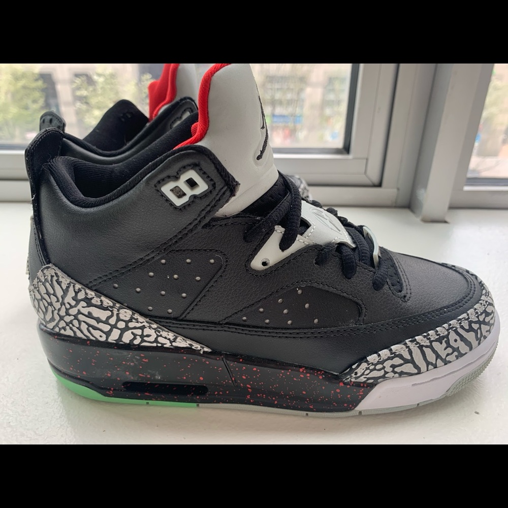 Space jam Jordan’s sz 6 (4Y)